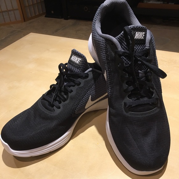 nike revolution 4w